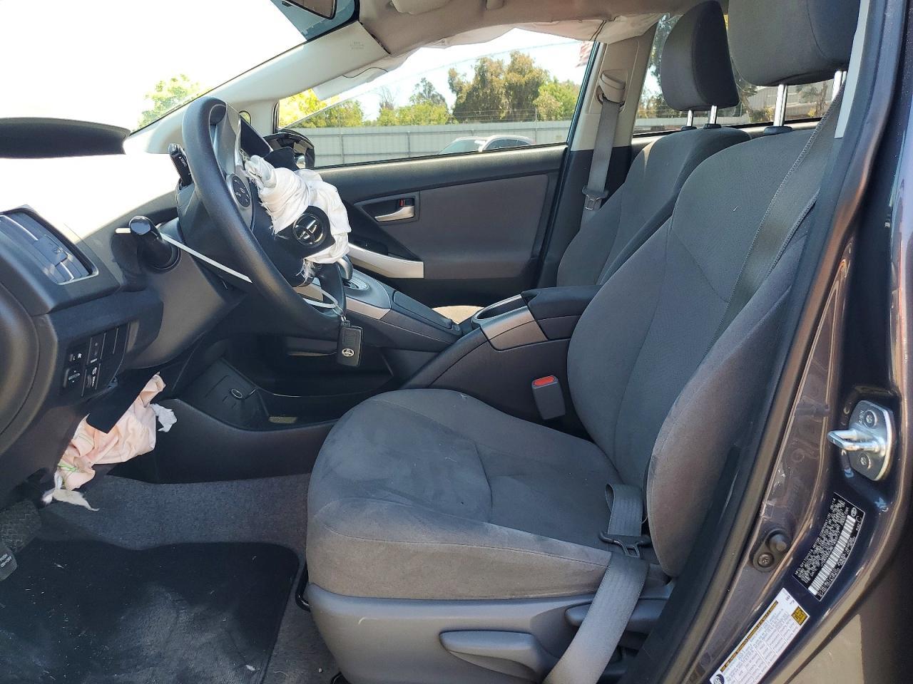 2014 Toyota Prius Three - Image 7