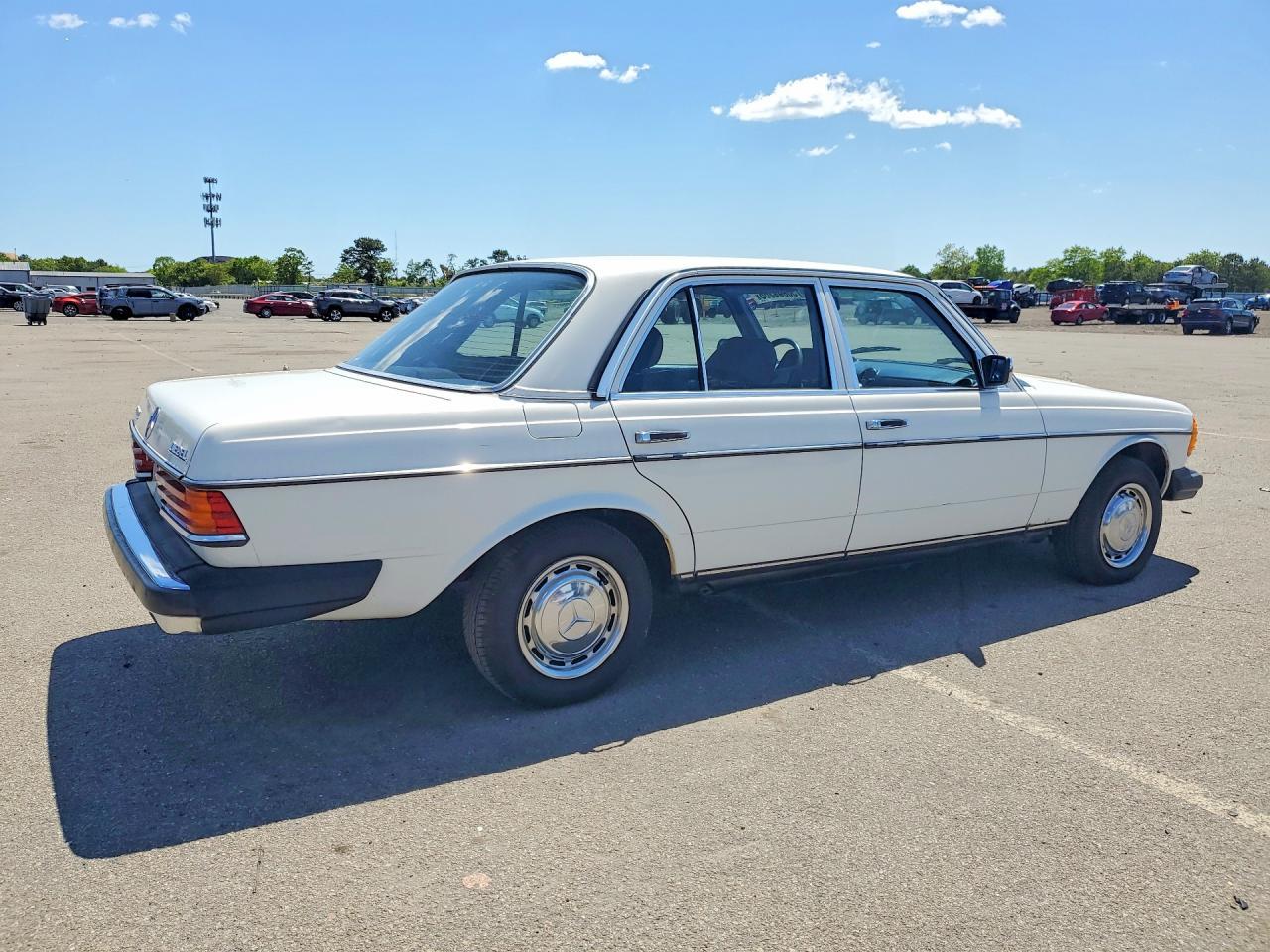 1983 Mercedes-Benz 240 D - Фото 3