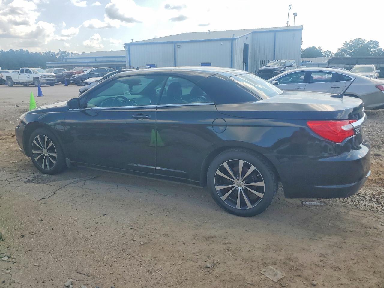2013 Chrysler 200 S - Фото 2