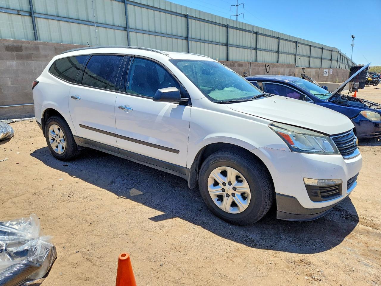 2017 Chevrolet Traverse Ls - Image 4