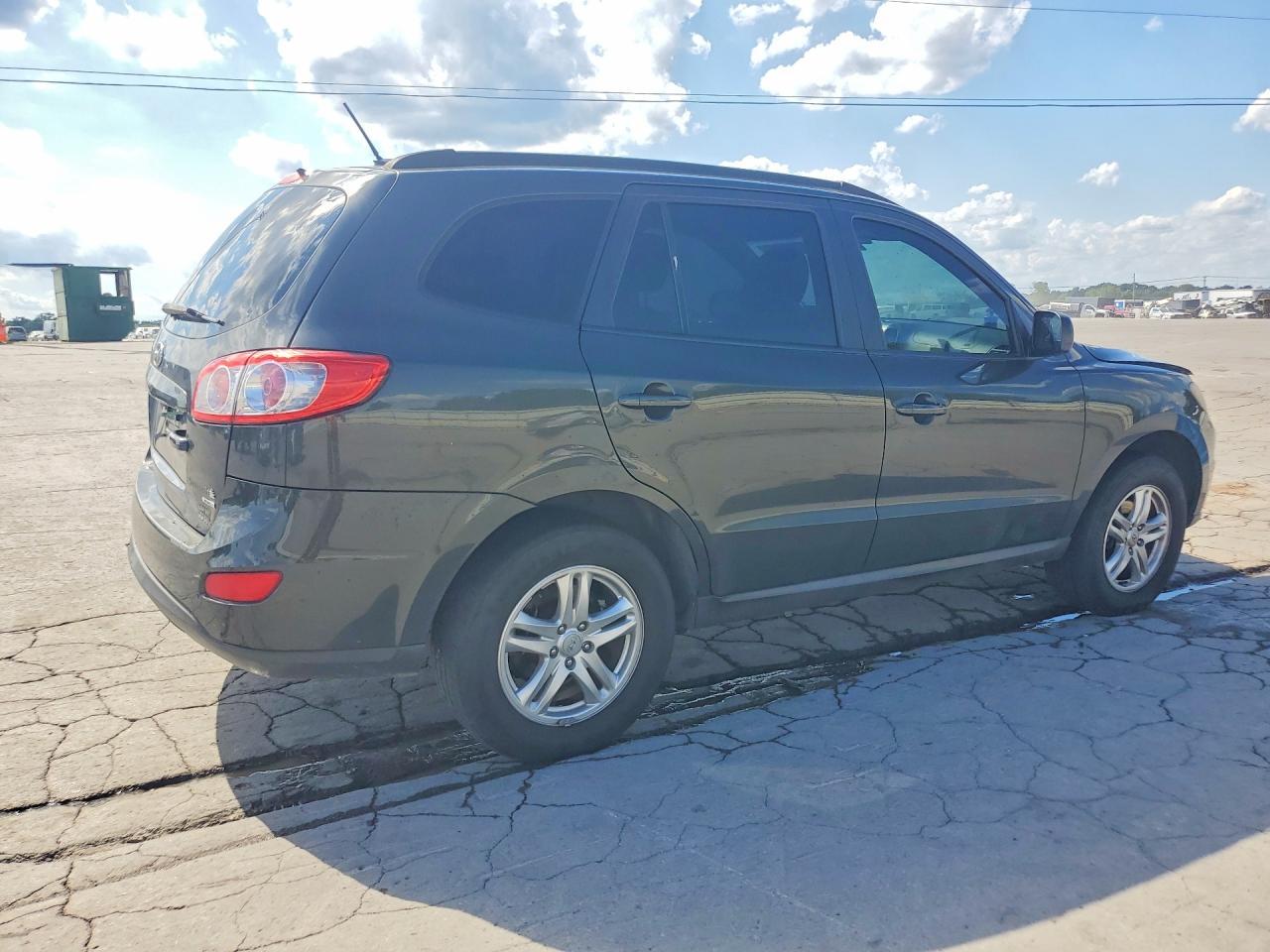 2011 Hyundai Santa Fe Gls - Image 3