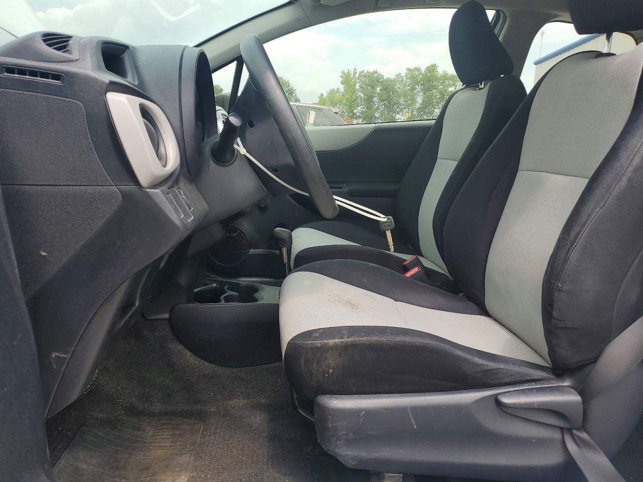 2012 Toyota Yaris 3-Door L - Image 7