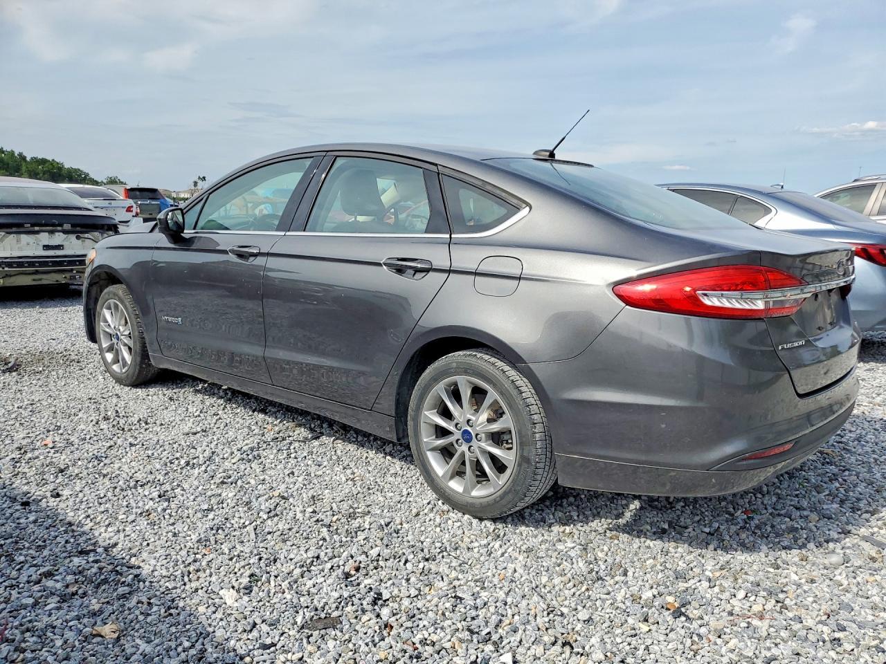 2017 Ford Fusion S Hybrid - Фото 2