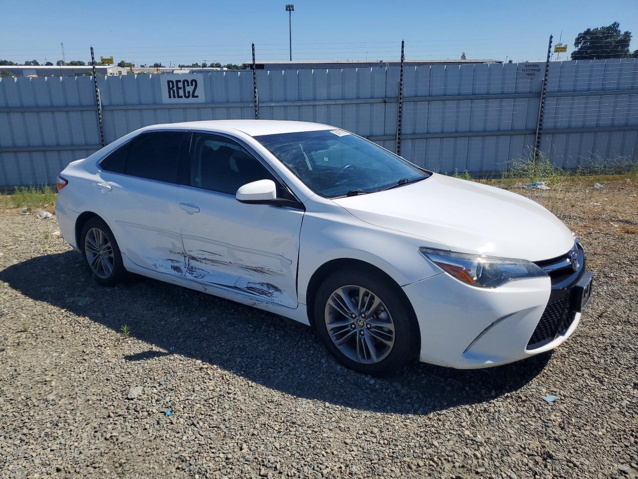 2017 Toyota Camry Se - Фото 4
