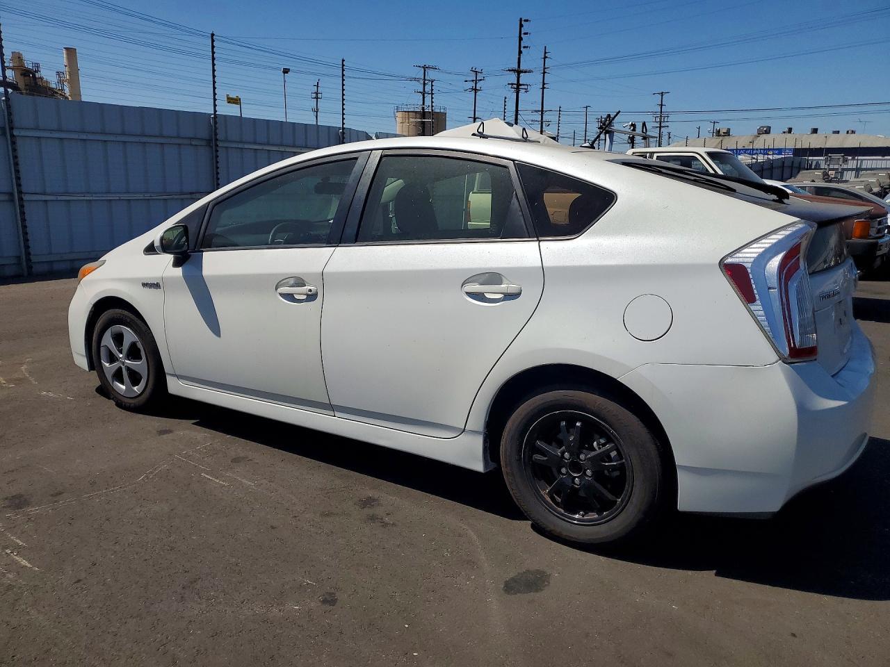 2015 Toyota Prius I - Image 2