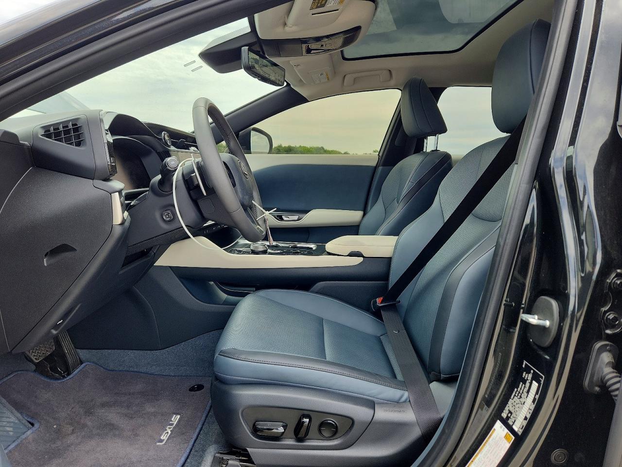 2024 Lexus Rz 300E - Image 7