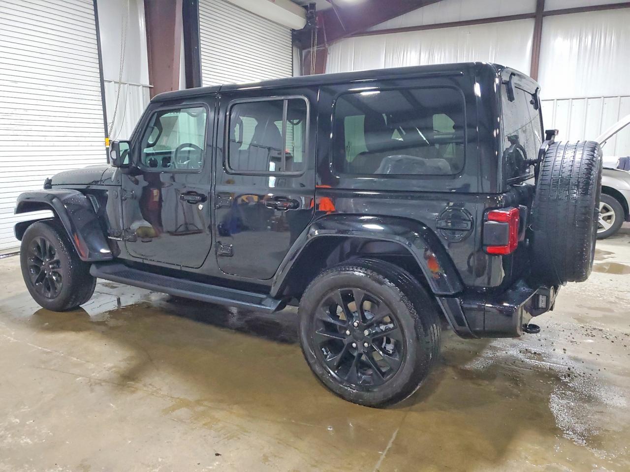 2023 Jeep Wrangler Sahara - Фото 2