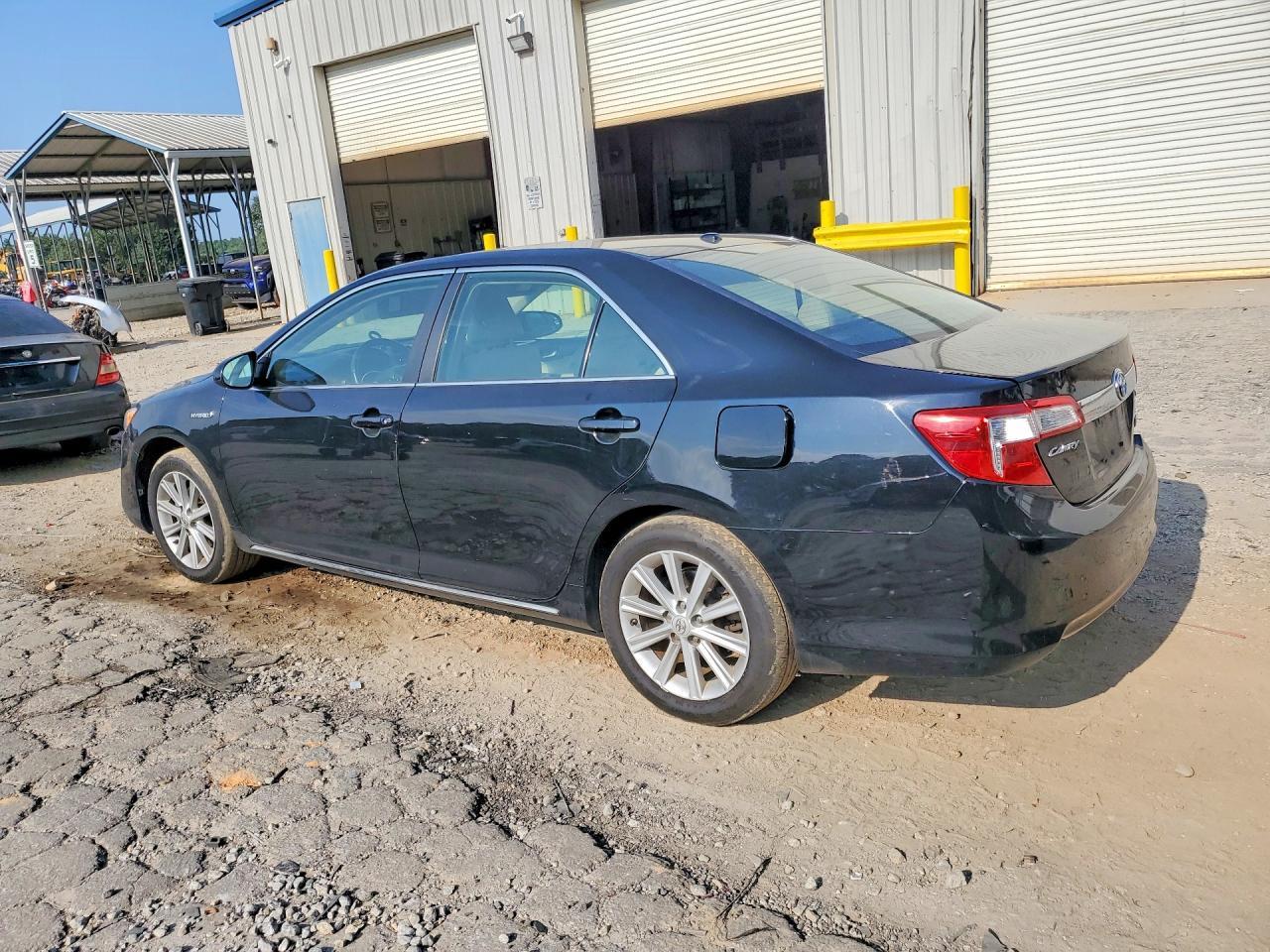 2012 Toyota Camry Hybrid Xle - Фото 2