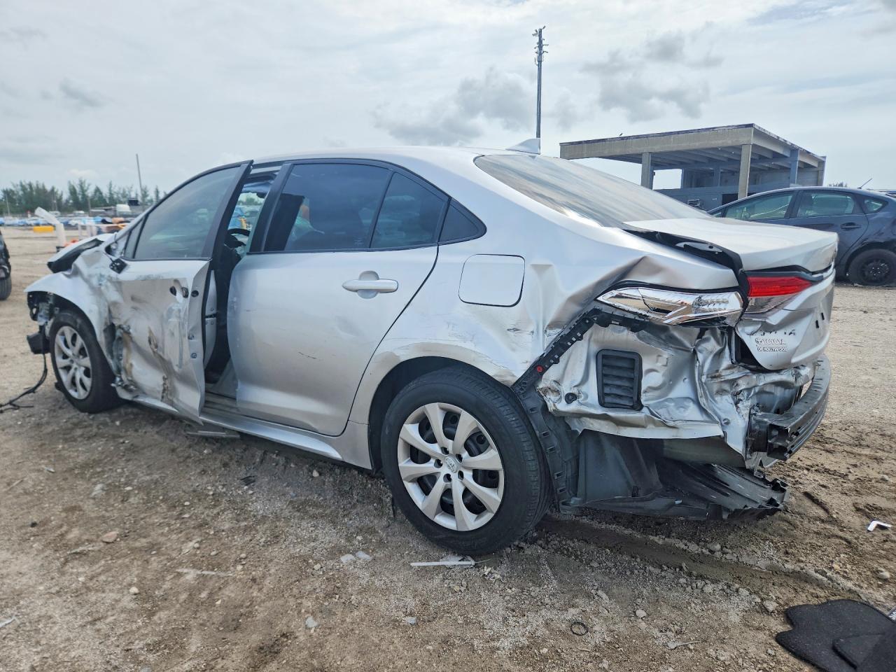 2021 Toyota Corolla Le - Фото 2