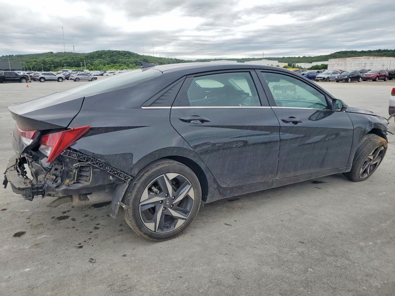 2023 Hyundai Elantra Limited - Фото 3