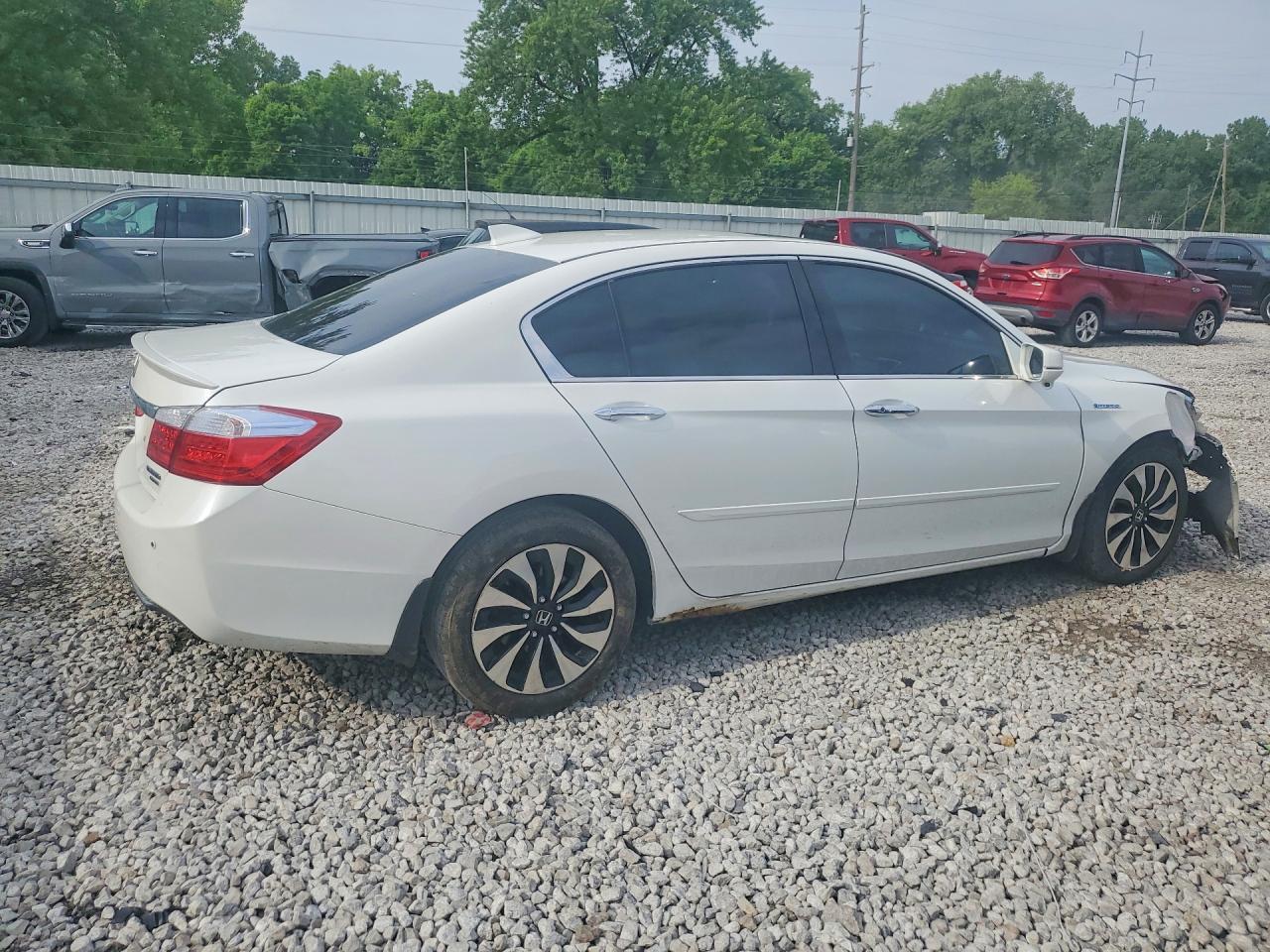 2015 Honda Accord Touring Hybrid - Image 3