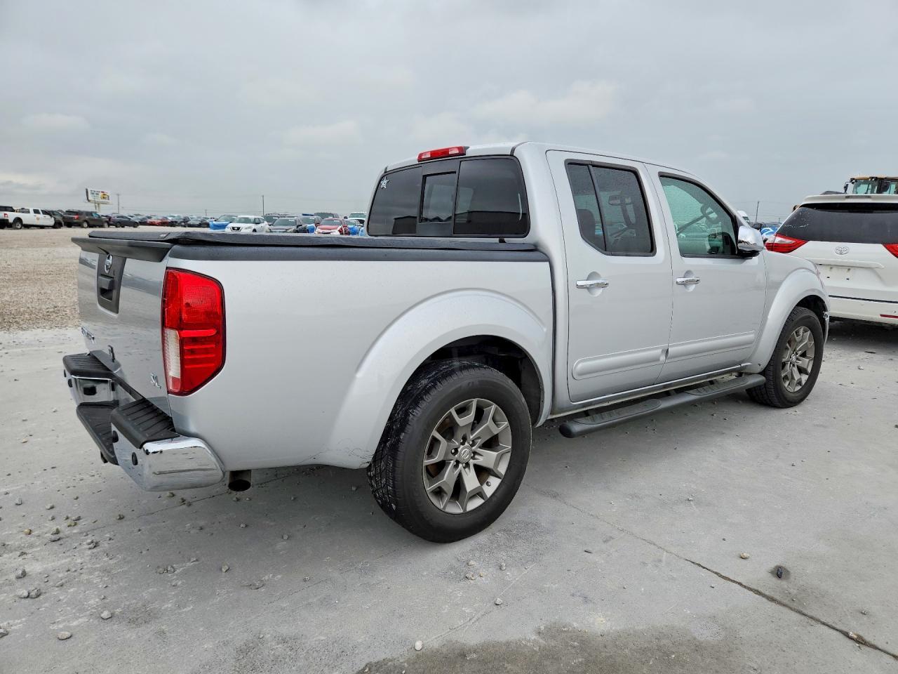 2015 Nissan Frontier Sl - Image 3