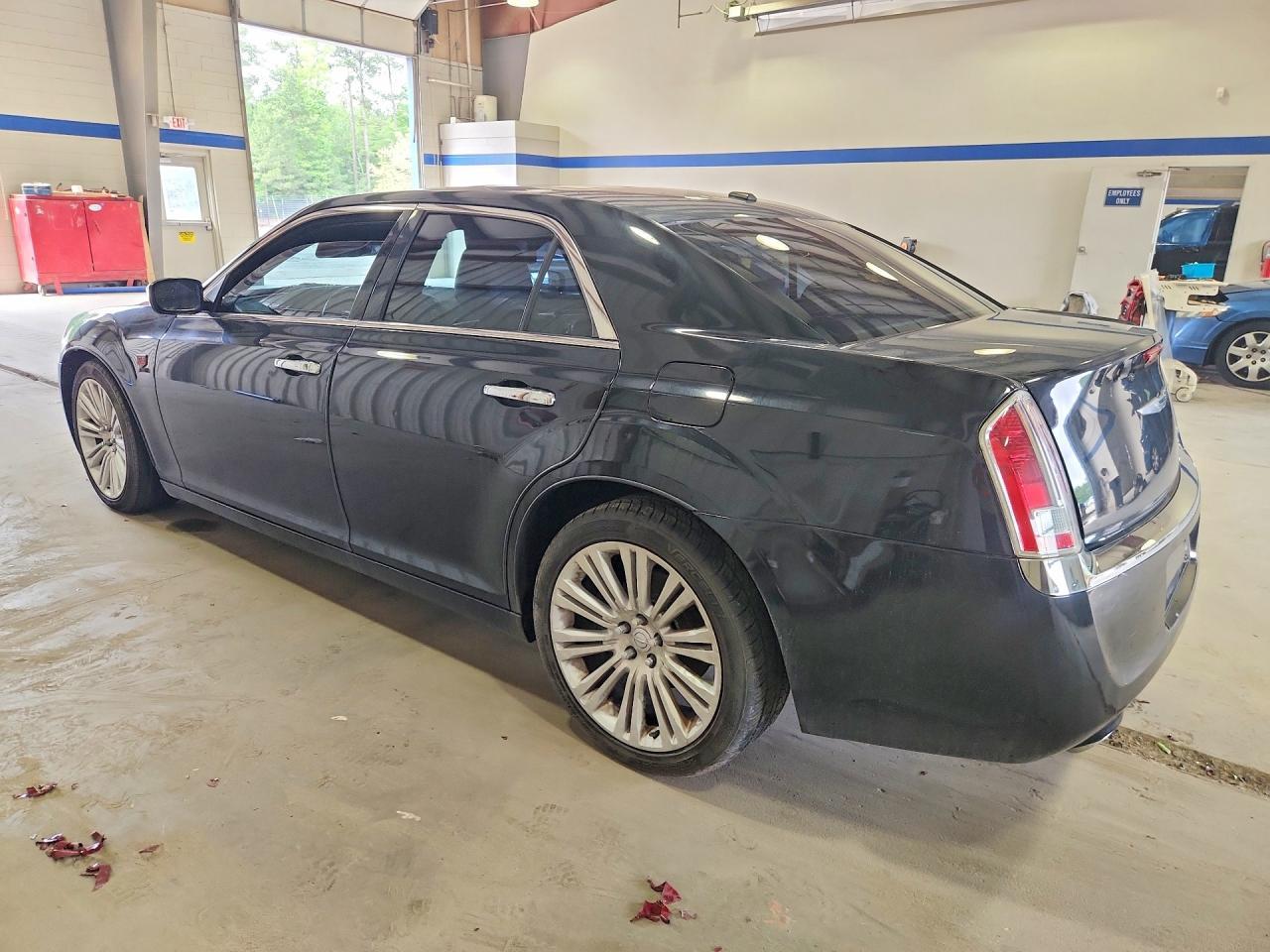 2012 Chrysler 300C - Фото 2