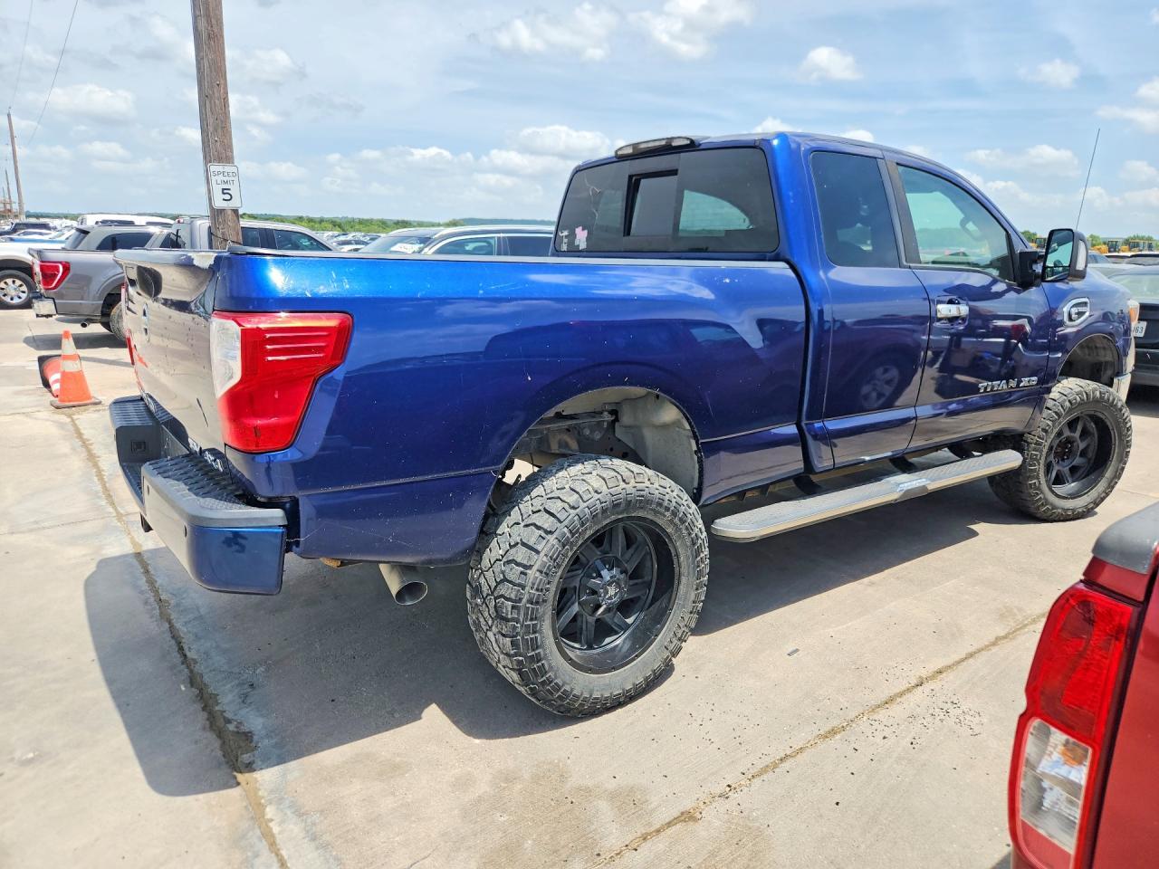 2017 Nissan Titan Xd Sv - Фото 3