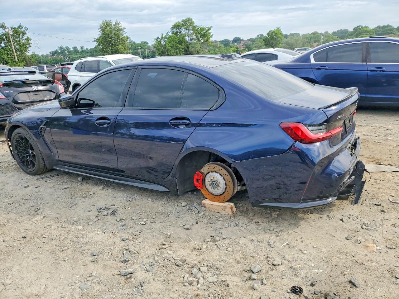 2025 BMW M3 Competition - Фото 2