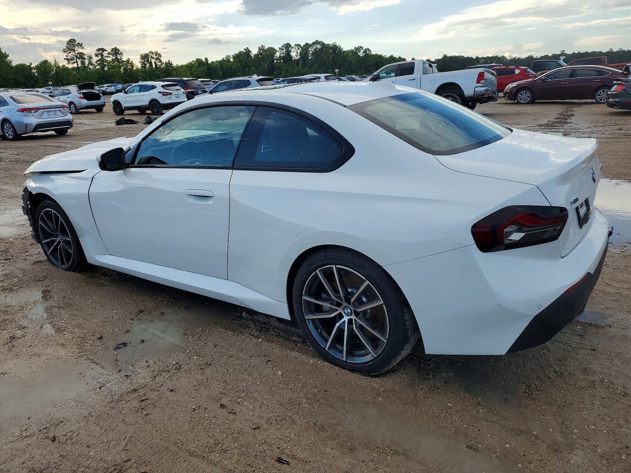 2026 BMW 230Xi - Фото 2