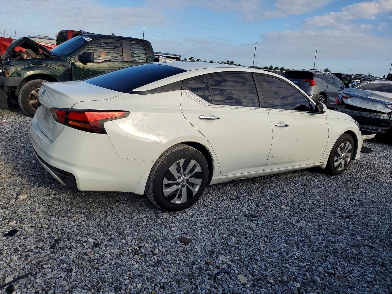 2020 Nissan Altima S - Фото 3