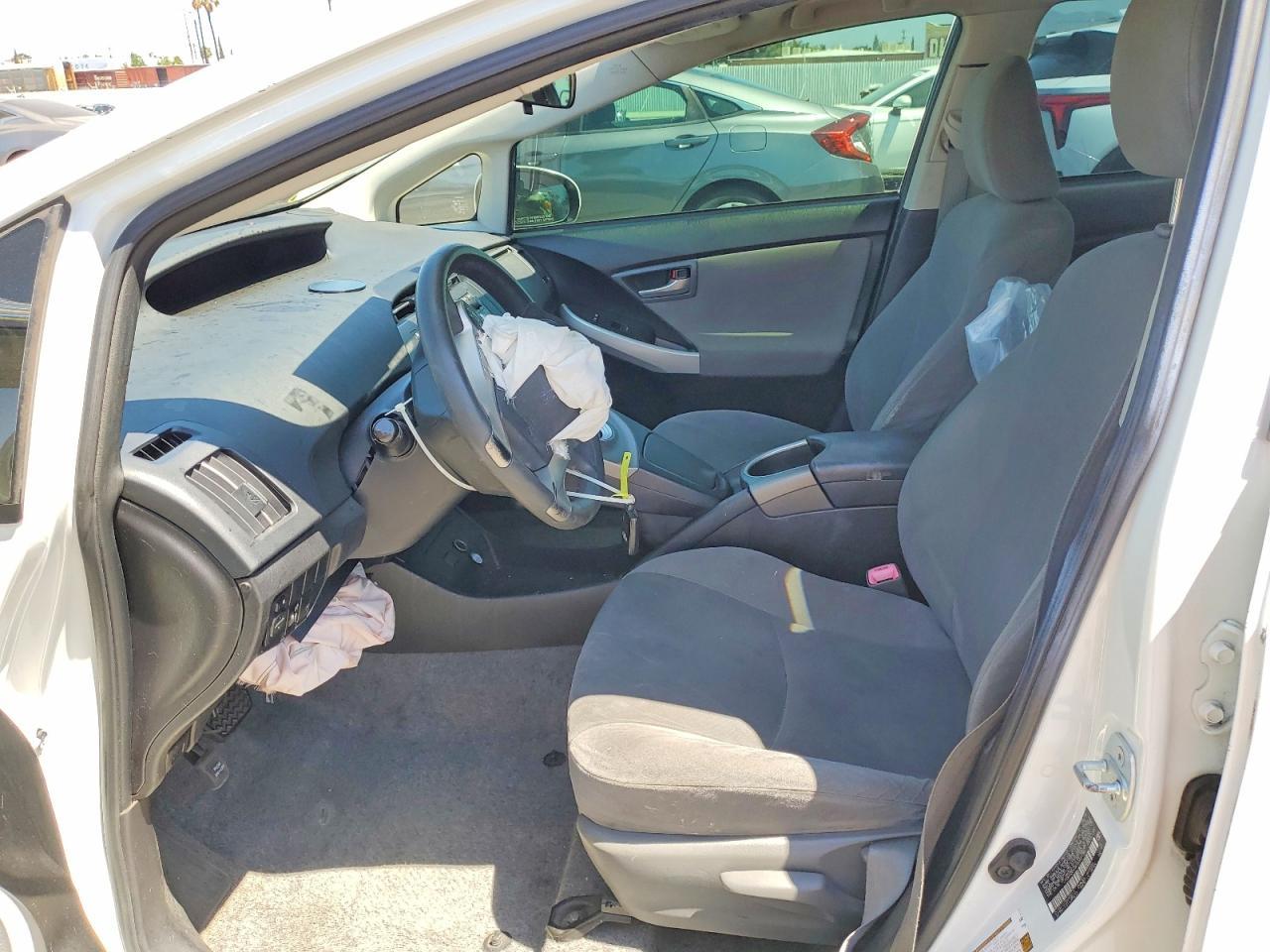 2012 Toyota Prius Two - Фото 7