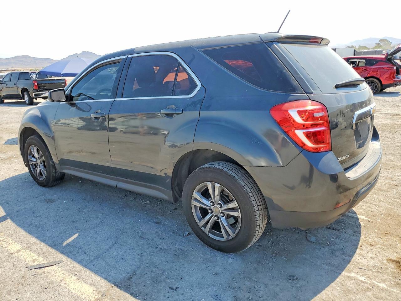 2017 Chevrolet Equinox Ls - Фото 2