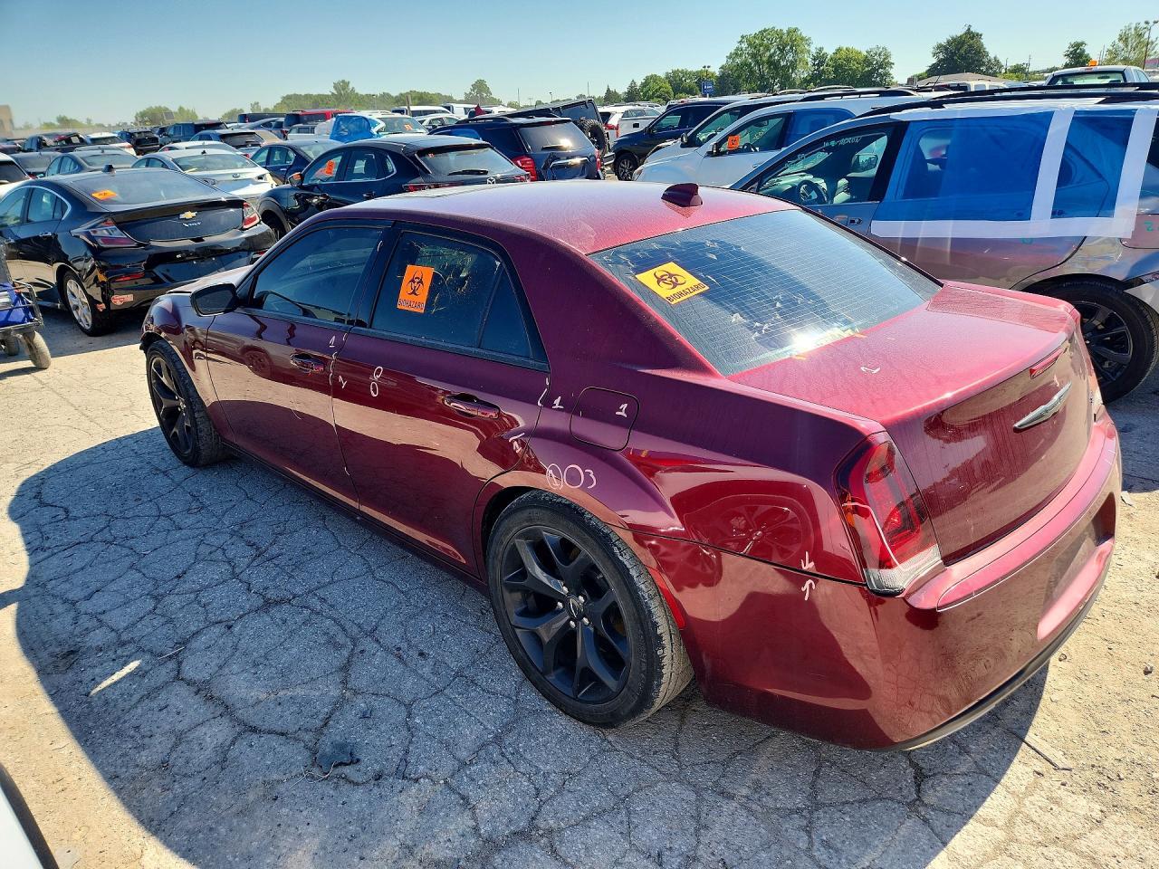 2020 Chrysler 300 Touring - Фото 2