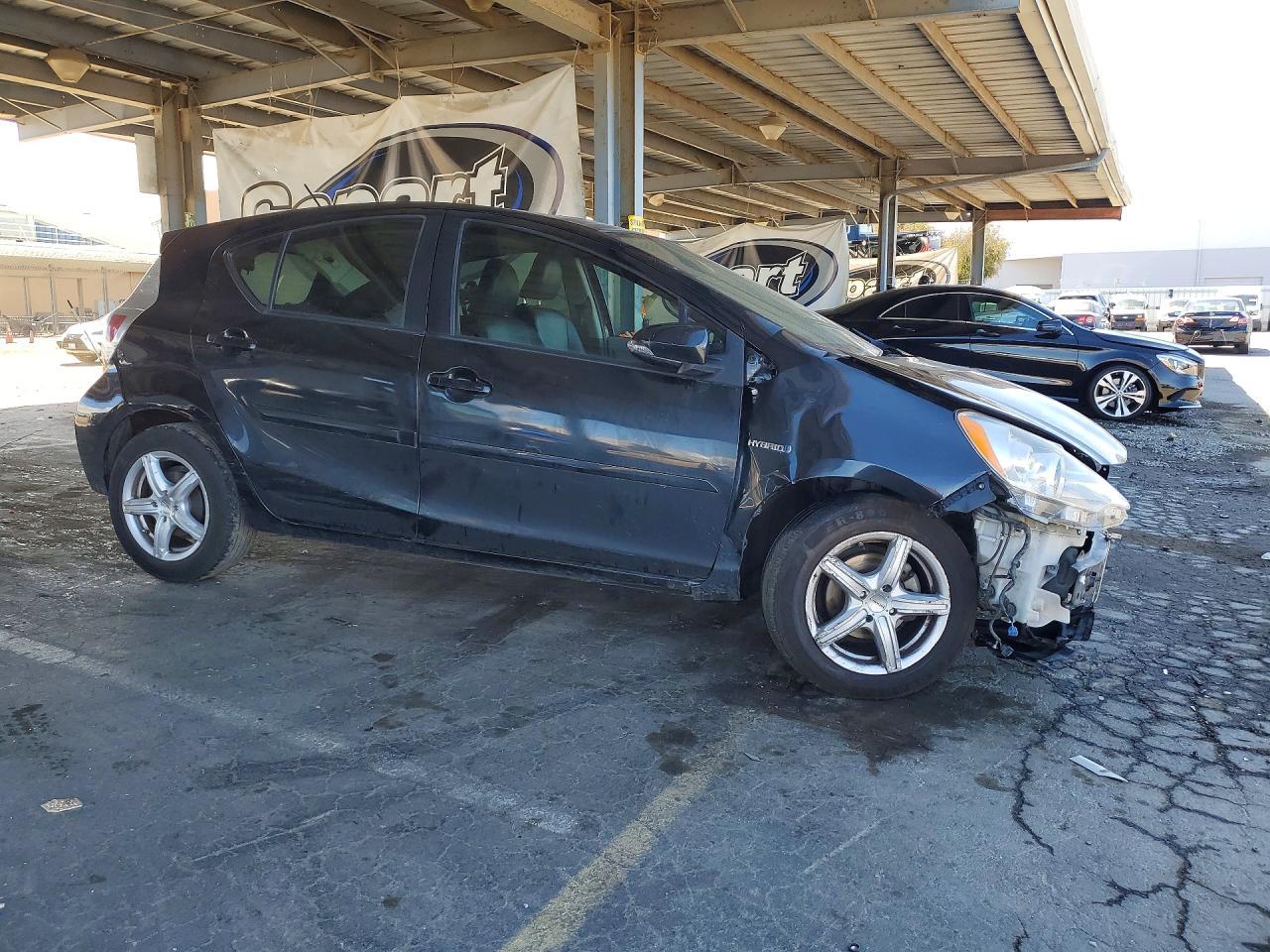 2014 Toyota Prius C Four - Фото 4