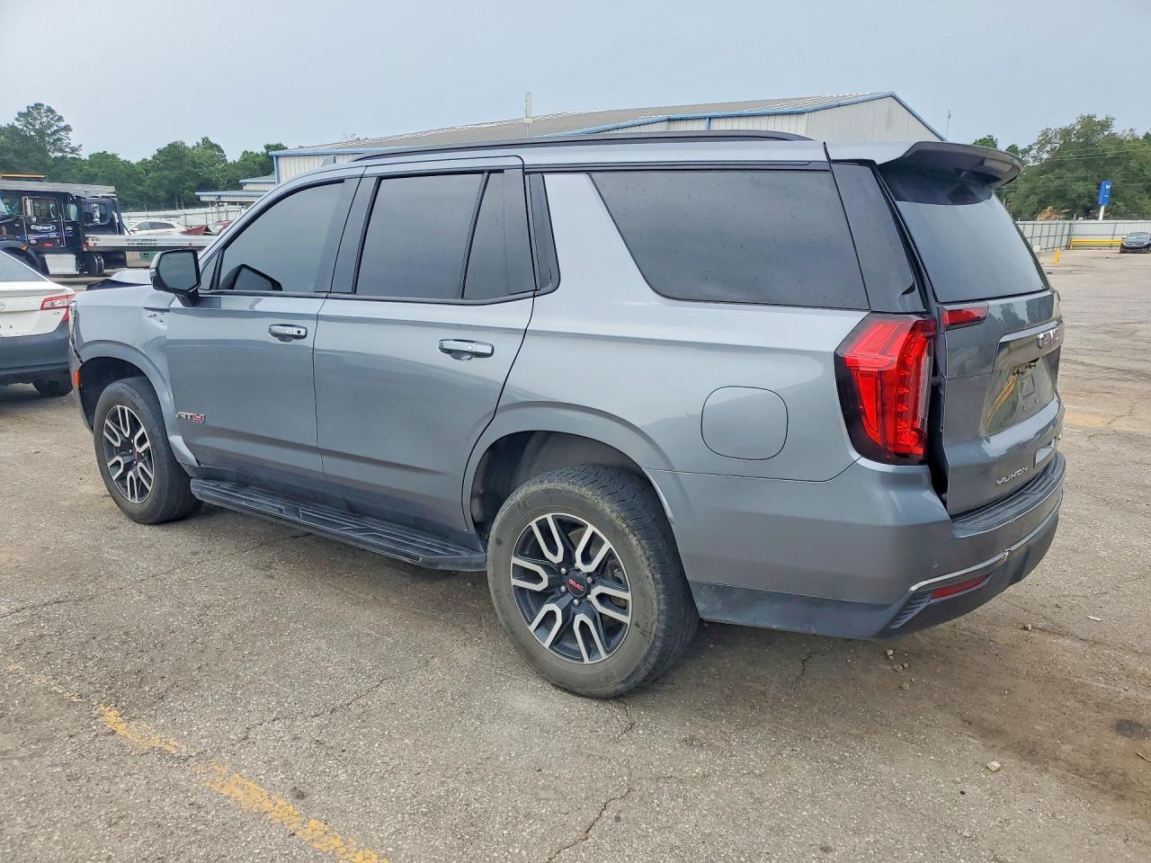 2021 GMC Yukon At4 - Фото 2