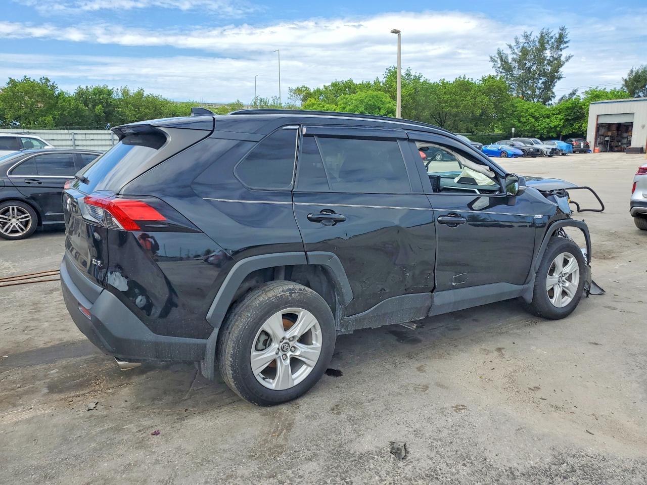 2021 Toyota Rav4 Xle - Фото 3