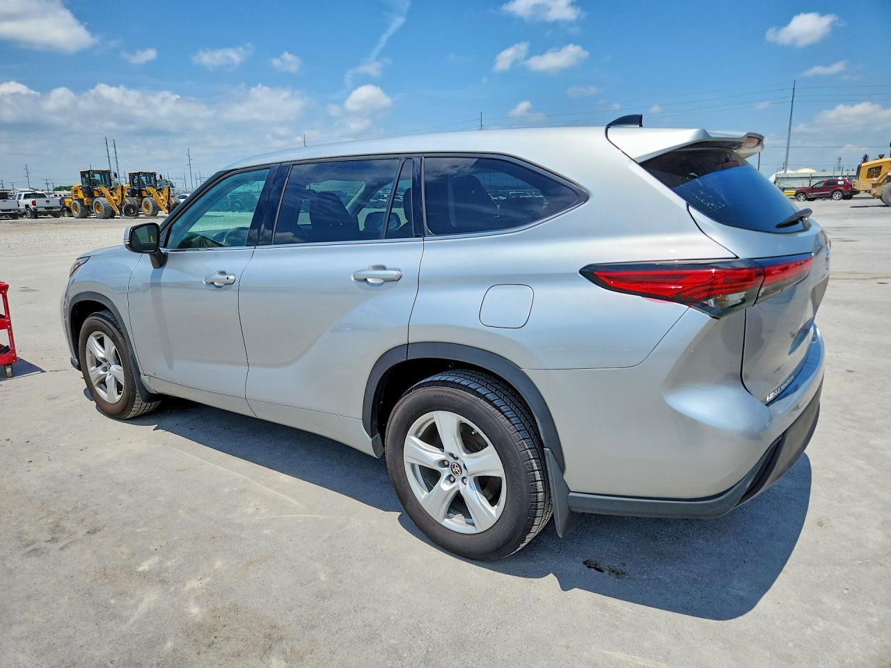 2022 Toyota Highlander Hybrid Le - Фото 2