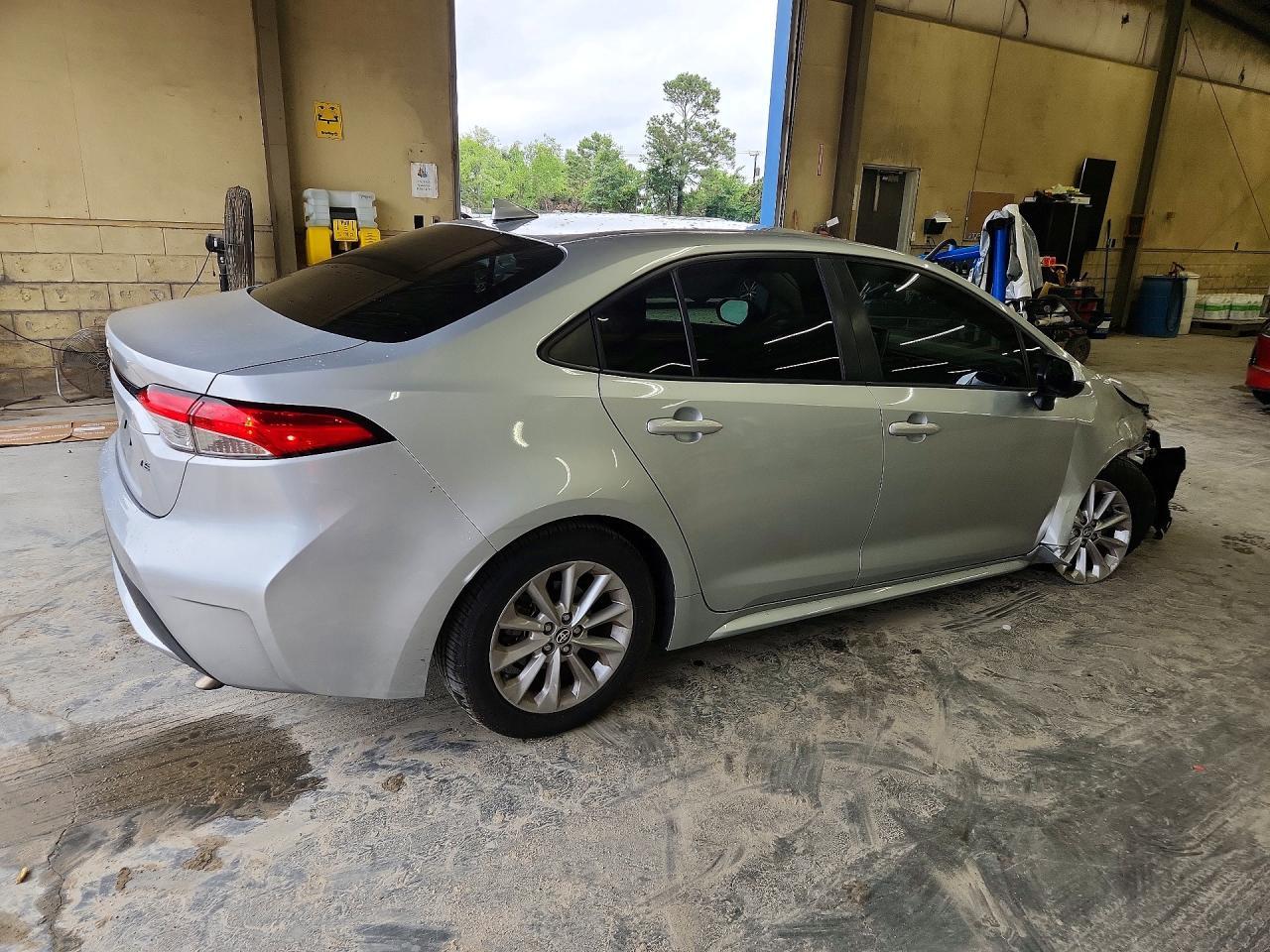 2021 Toyota Corolla Le - Фото 3