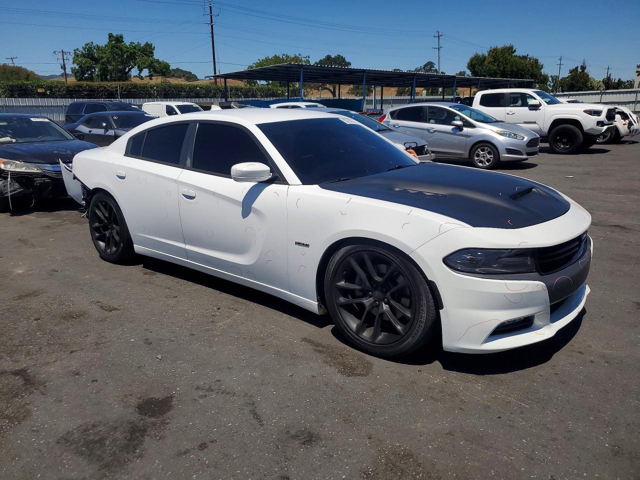 2016 Dodge Charger R - Image 4