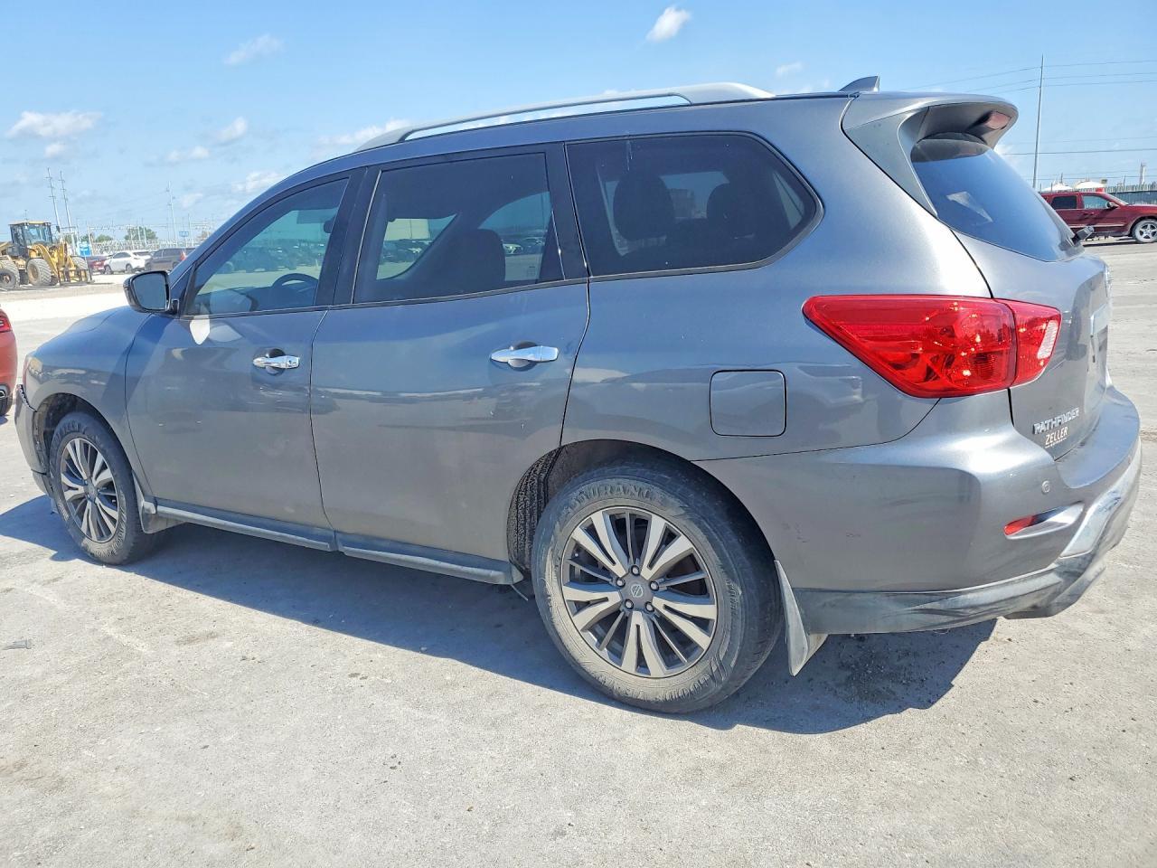 2020 Nissan Pathfinder S - Фото 2