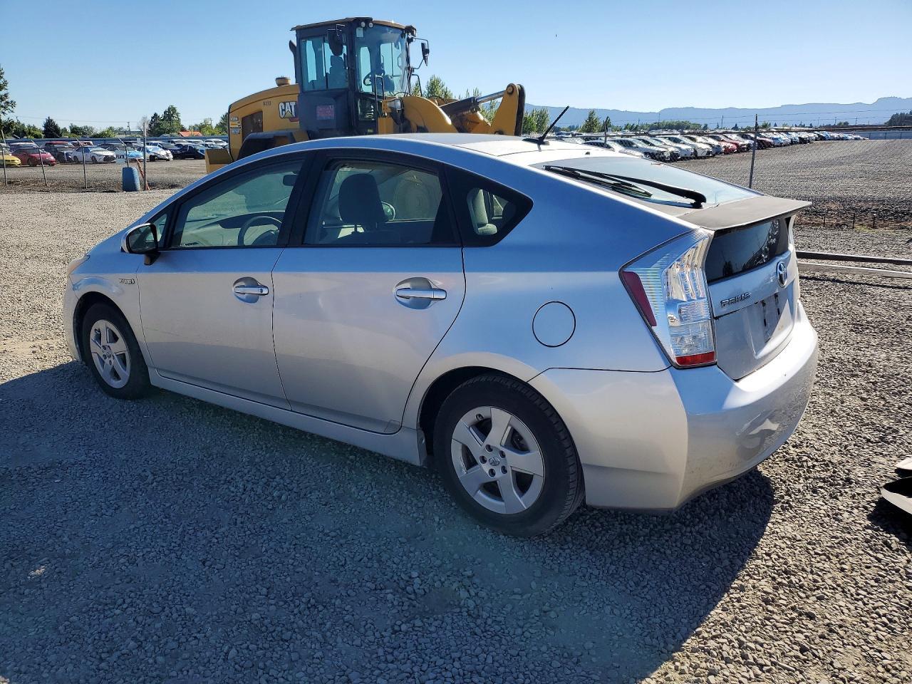 2010 Toyota Prius Iii - Image 2