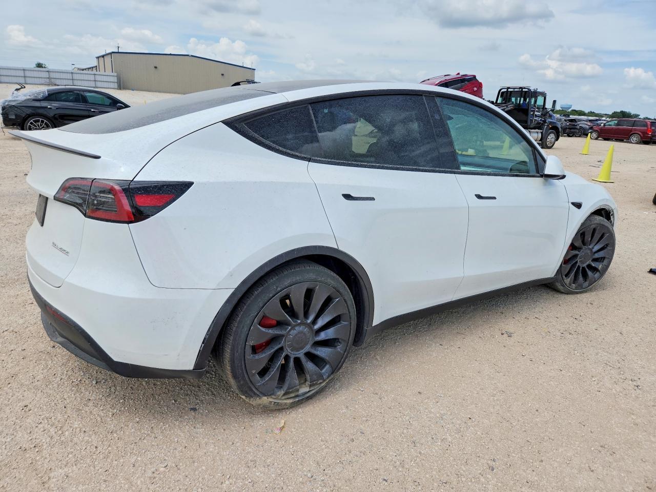 2024 Tesla Model Y - Фото 3