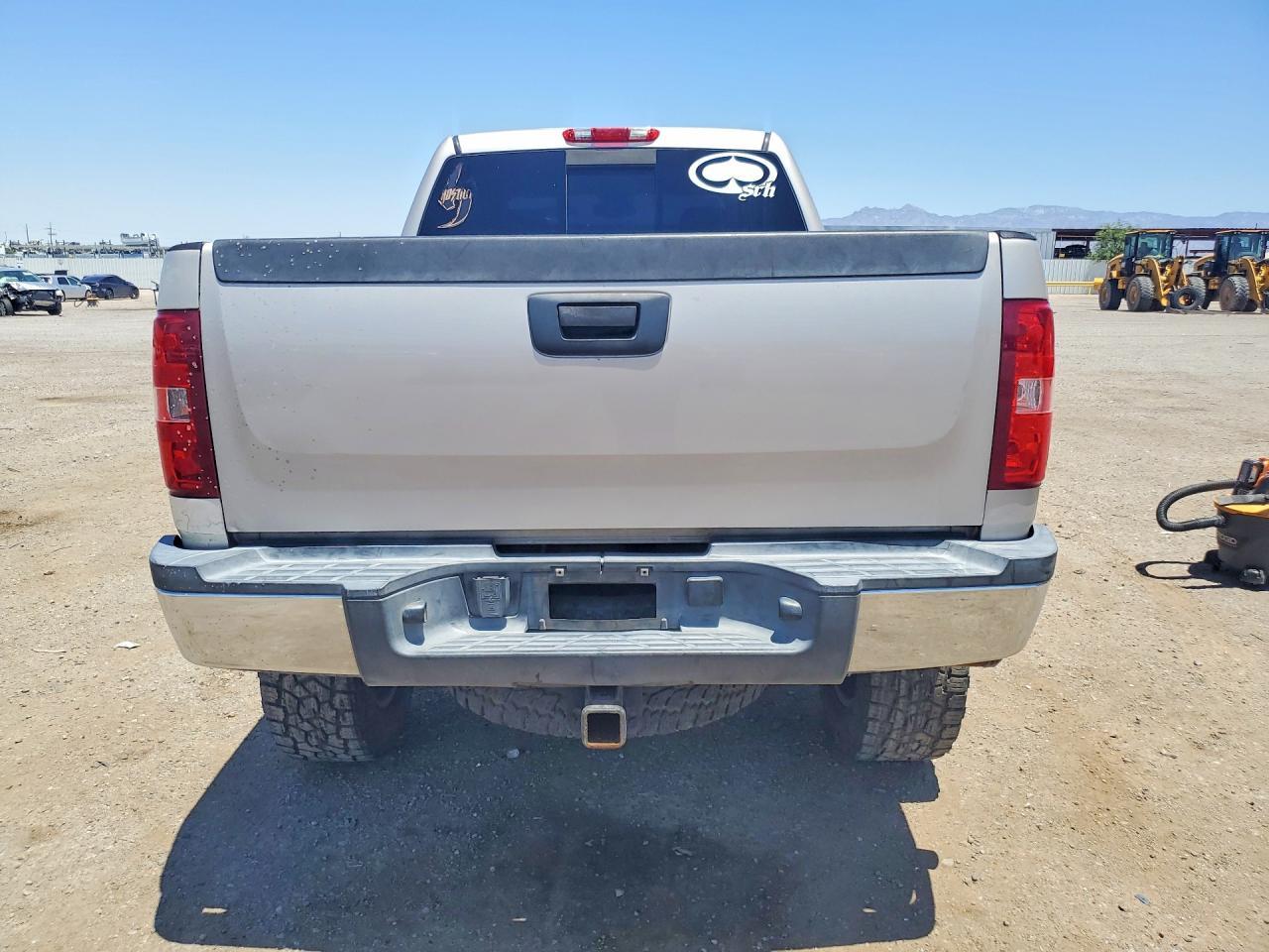 2007 Chevrolet Silverado C2500 Heavy Duty - Image 6