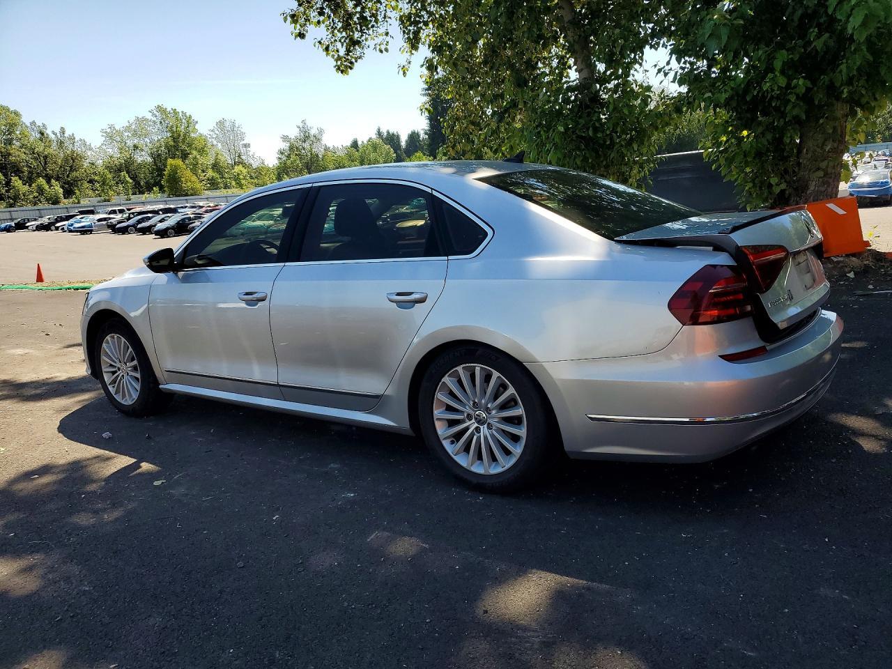 2017 Volkswagen Passat Se - Фото 2