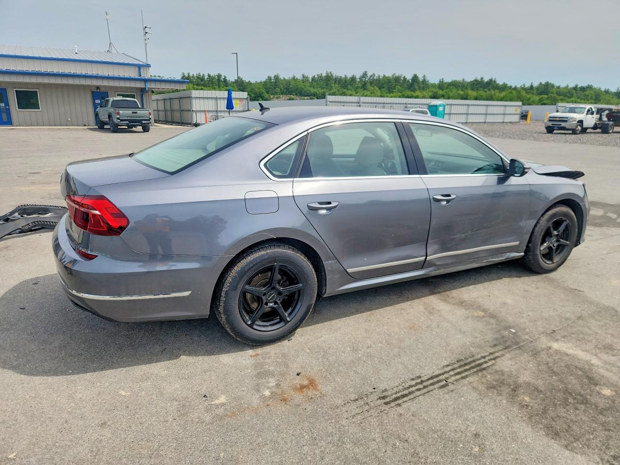 2017 Volkswagen Passat S - Фото 3