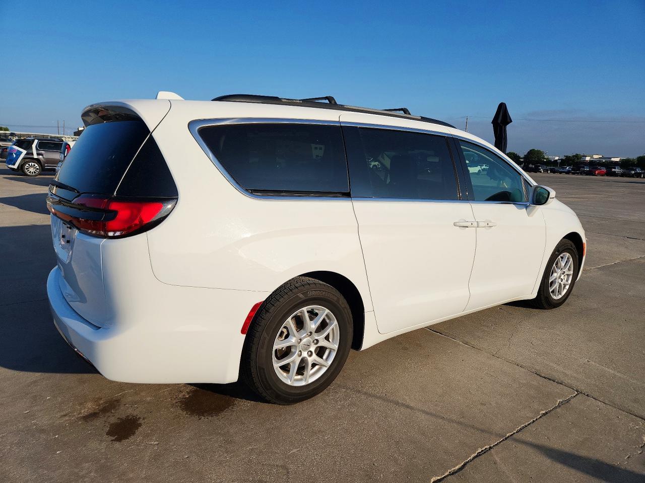 2022 Chrysler Pacifica Touring L - Фото 3