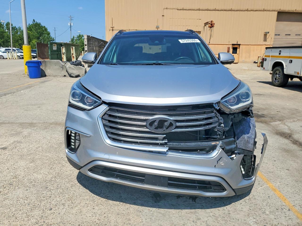 2017 Hyundai Santa Fe Limited Ultimate - Image 5
