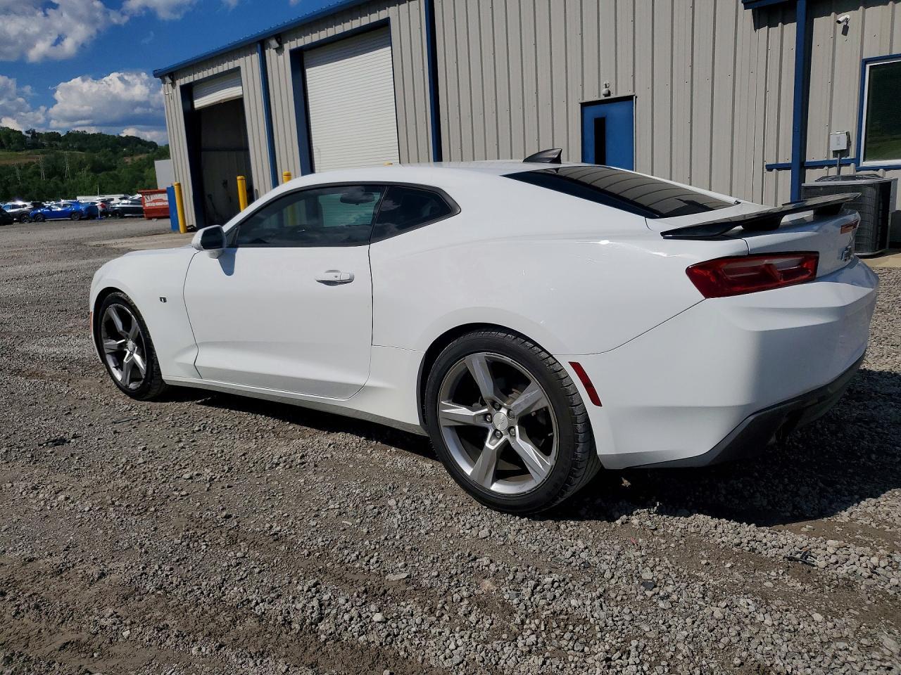 2017 Chevrolet Camaro Ls - Фото 2