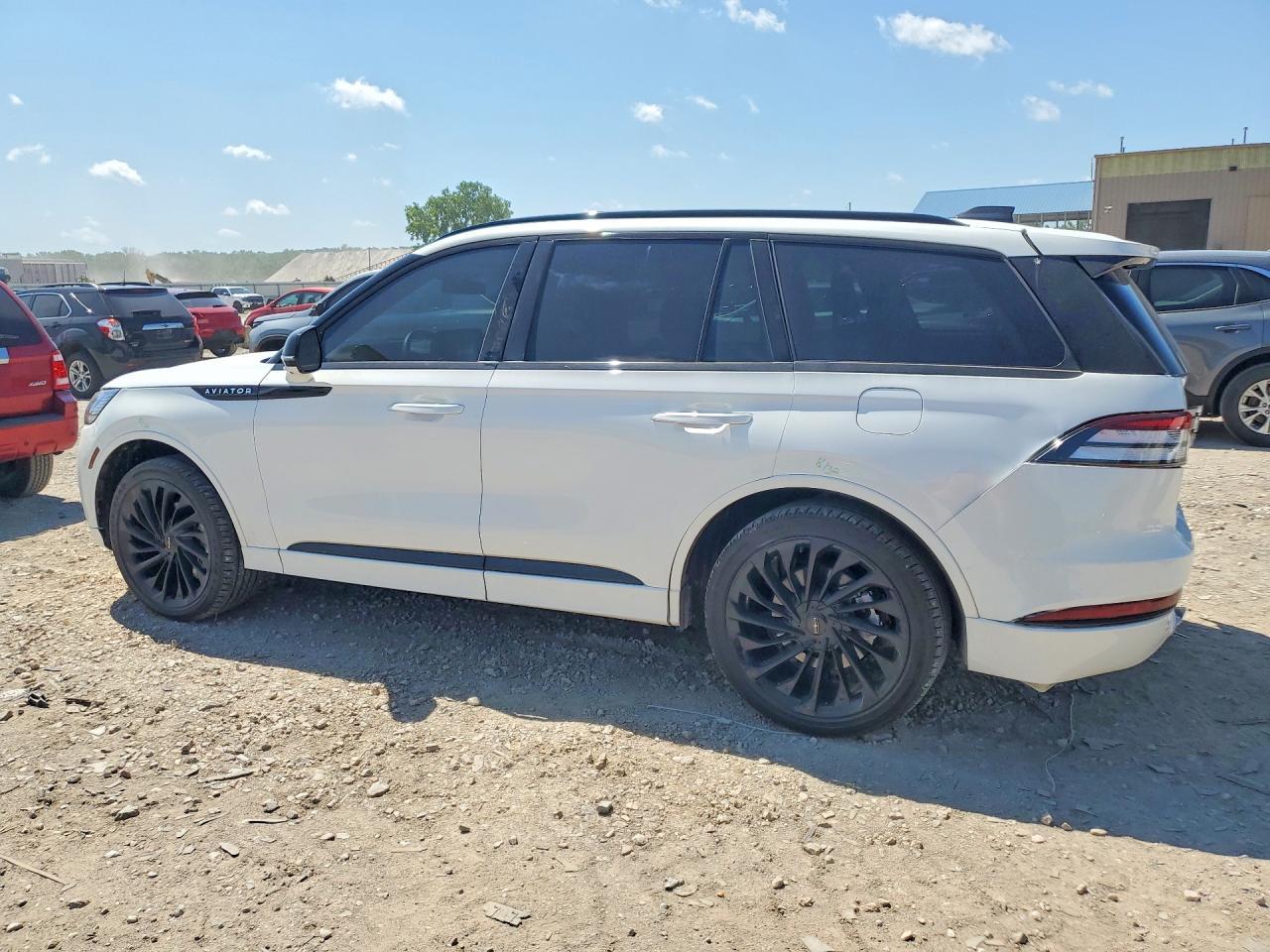 2025 Lincoln Aviator Reserve - Image 2