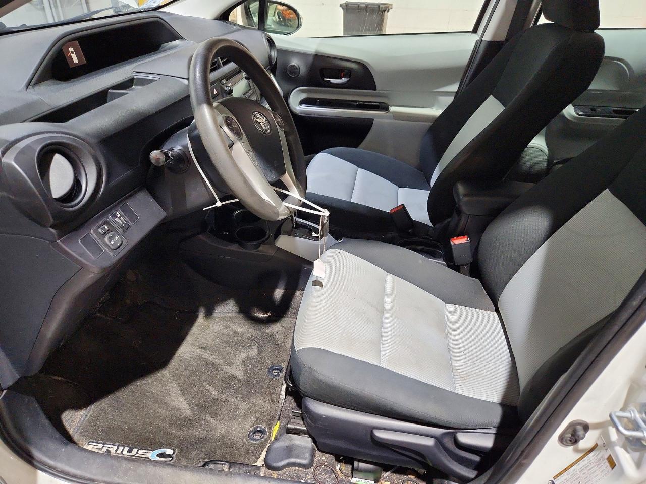 2014 Toyota Prius C Two - Фото 7