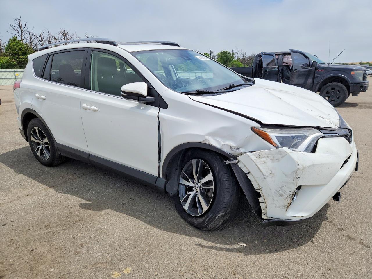 2017 Toyota Rav4 Le - Image 4
