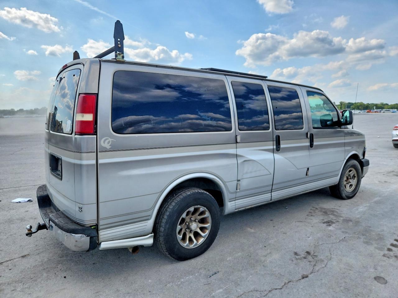 2004 Chevrolet Express Rv - Image 4