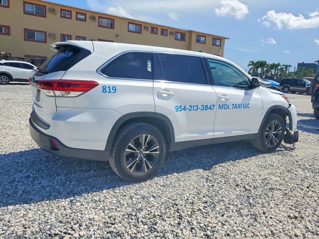 2019 Toyota Highlander Le - Фото 3