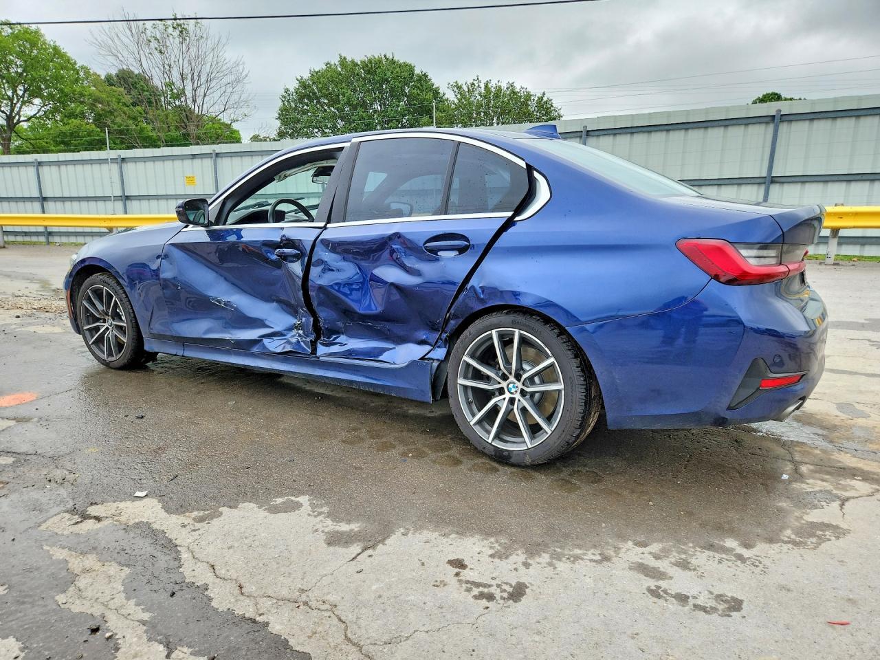 2019 BMW 330I - Фото 2