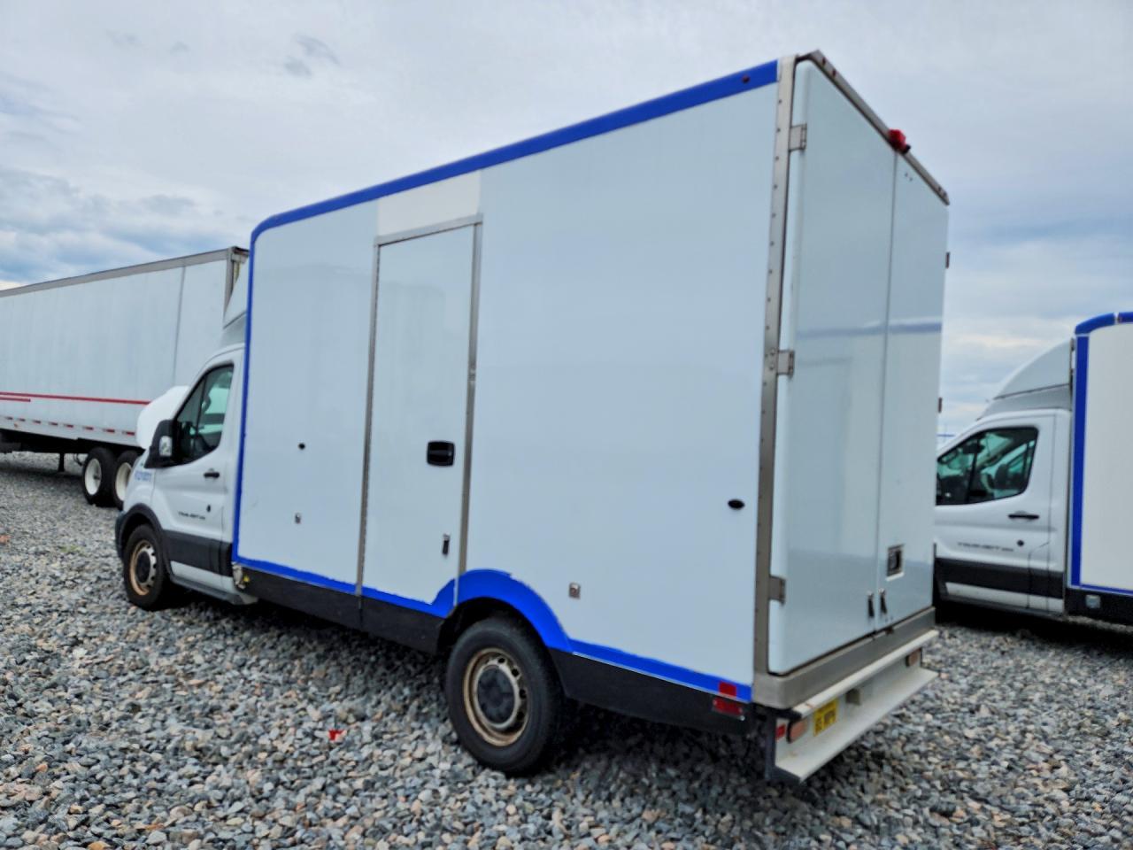 2020 Ford Transit Delivery Truck - Фото 2