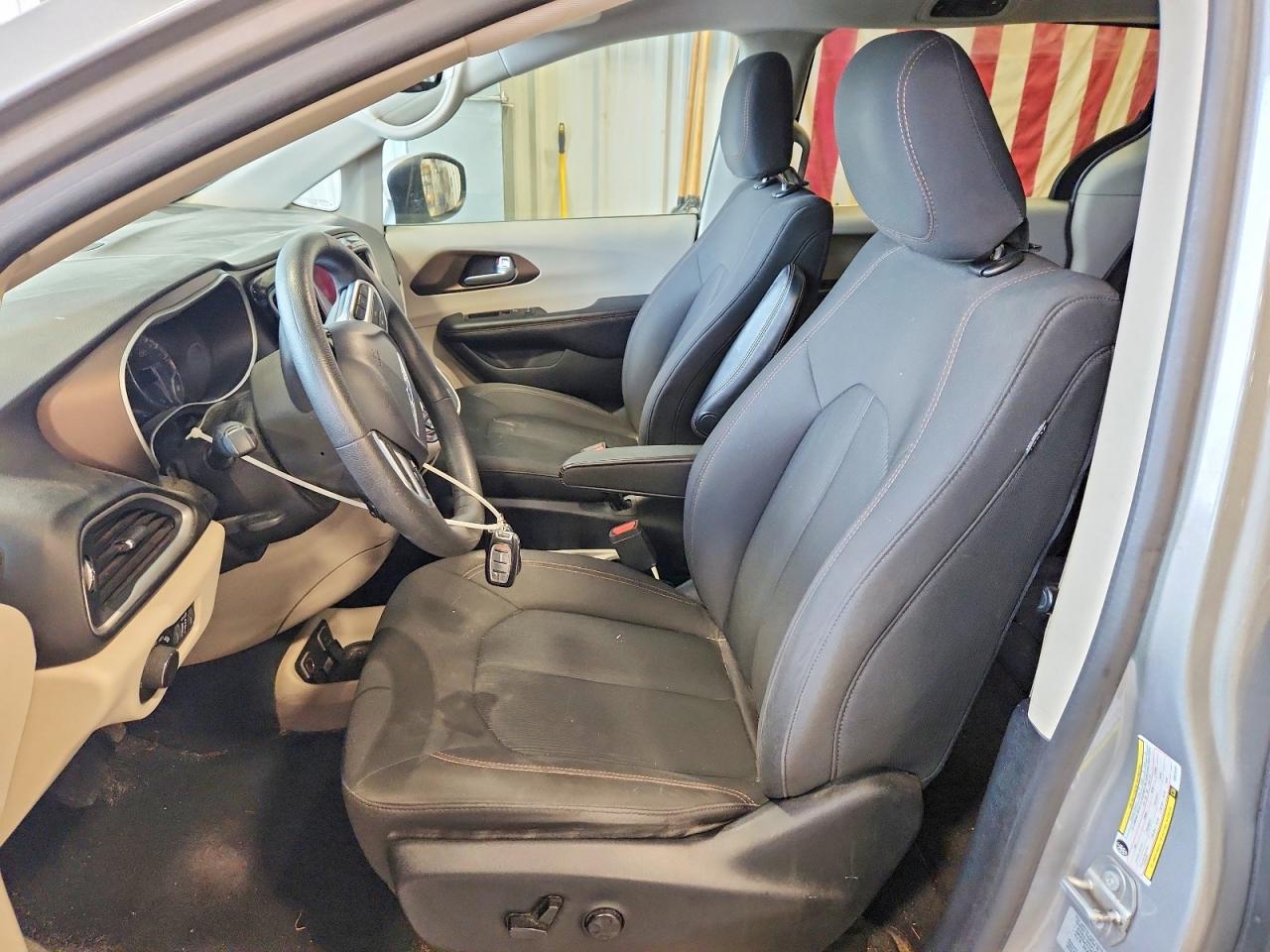 2017 Chrysler Pacifica Touring - Фото 7