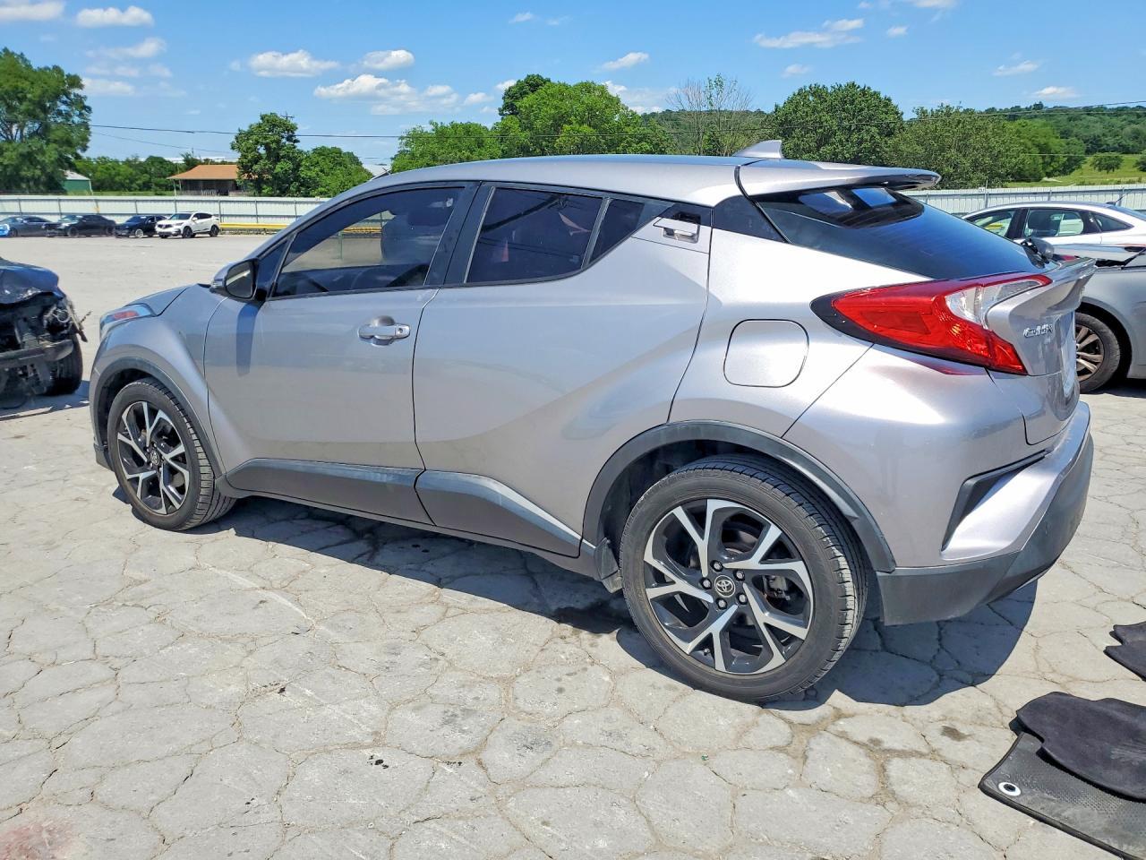 2018 Toyota C-Hr Xle Premium - Фото 2