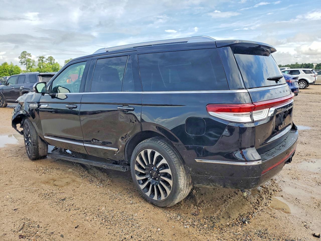 2024 Lincoln Navigator Black Label - Image 2