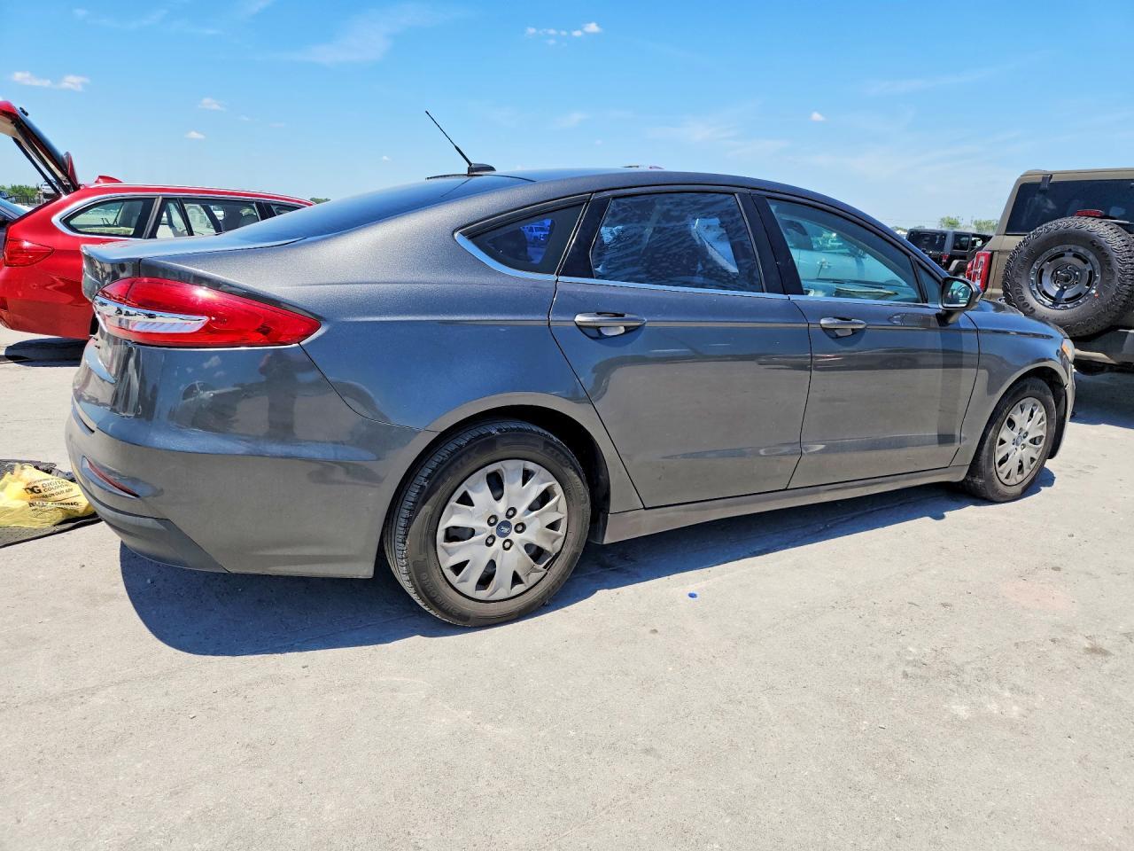 2019 Ford Fusion S - Фото 3
